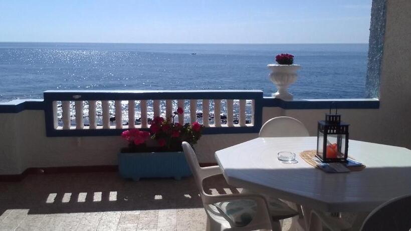 اتاق سه نفره دلوکس با چشم‌انداز دریا, B&b Acquadolce