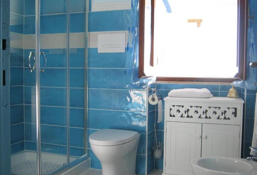 اتاق سه نفره دلوکس با چشم‌انداز دریا, B&b Acquadolce