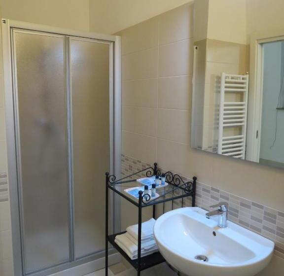 اتاق خانوادگی, Artisti Rooms