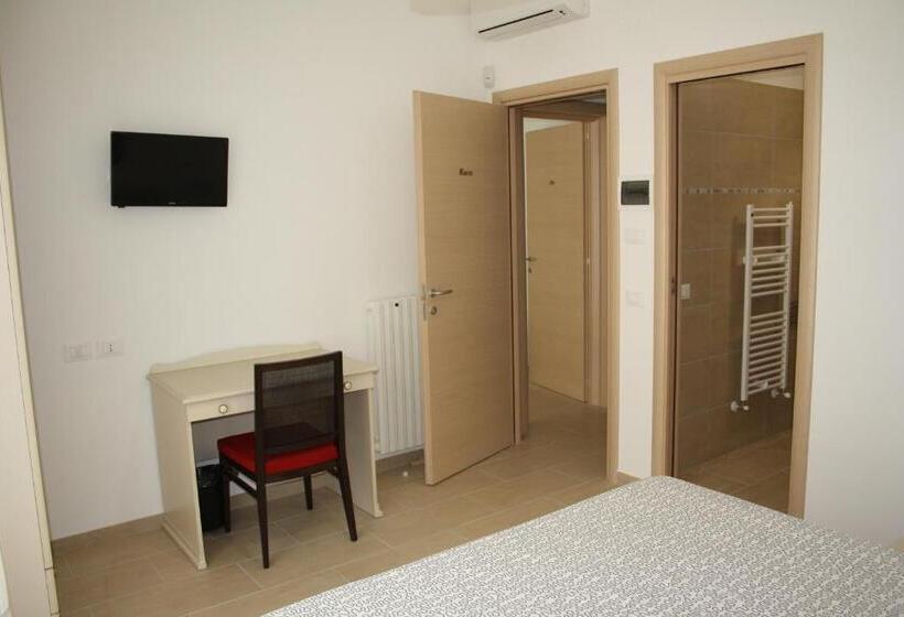 Трехместный Номер Стандарт с Балконом, B&b Stelle Della Daunia