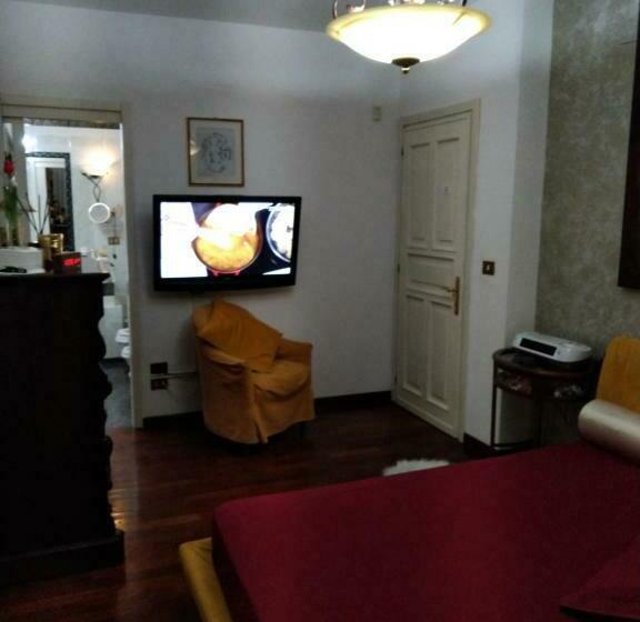 اتاق لوکس, The Incantation Guest House