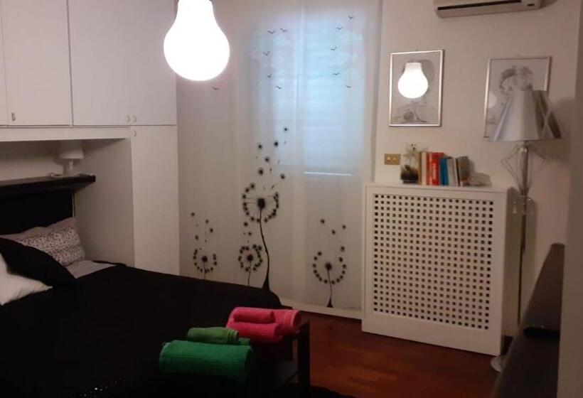 اتاق لوکس, The Incantation Guest House
