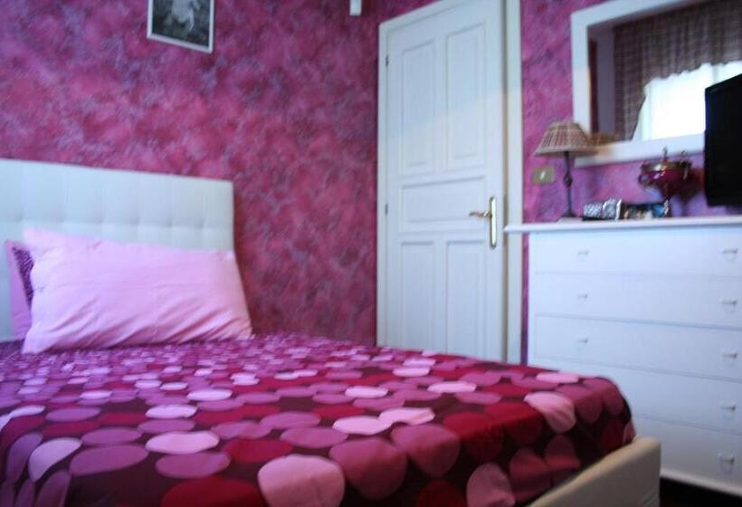 اتاق استاندارد, The Incantation Guest House