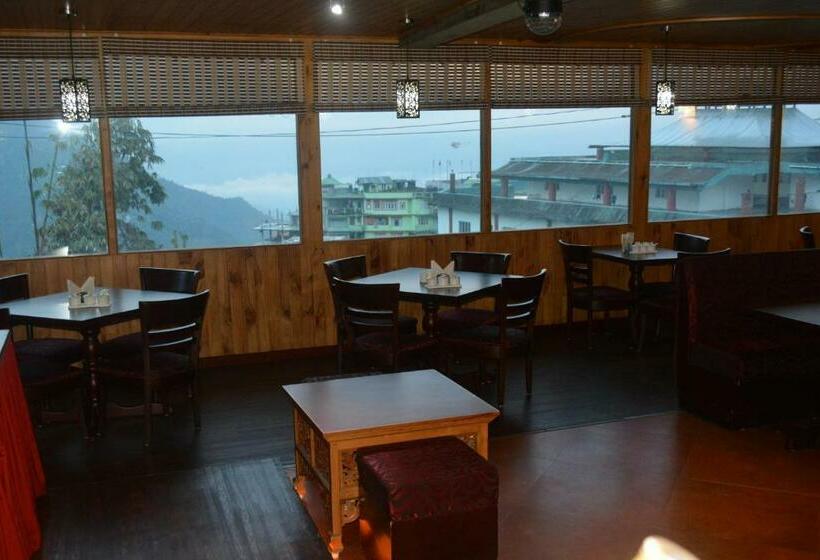标准间, Juniper Residency