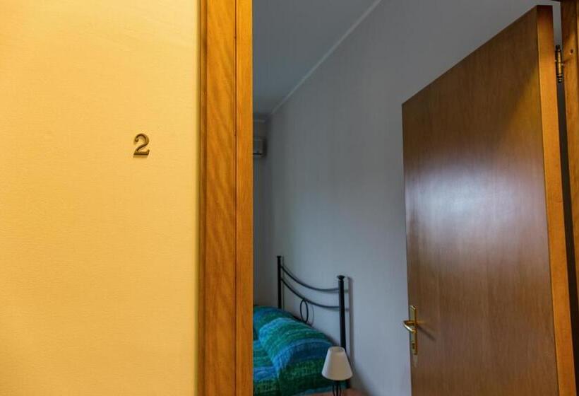 Трехместный Номер Базовый, Joanne B&b
