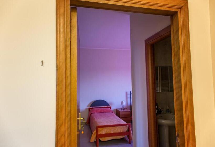 Четырехместный Номер Стандарт, Joanne B&b