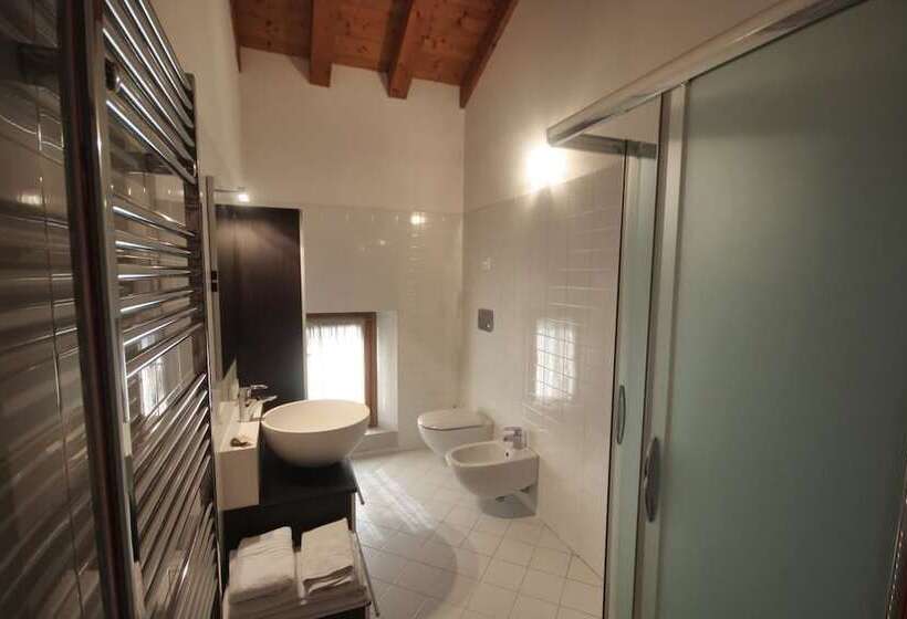 اتاق استاندارد سه نفره, Country House Due Fiumi