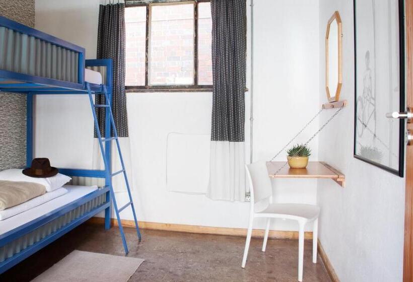 Номер Стандарт, Curiocity Backpackers Johannesburg