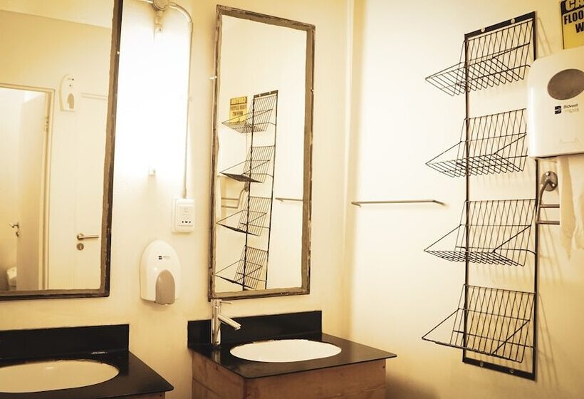 Номер Стандарт, Curiocity Backpackers Johannesburg
