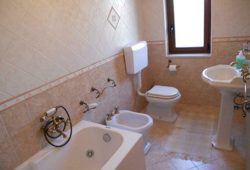 اتاق استاندارد با سرویس بهداشتی مشترک, B&b Le 2 Cantine