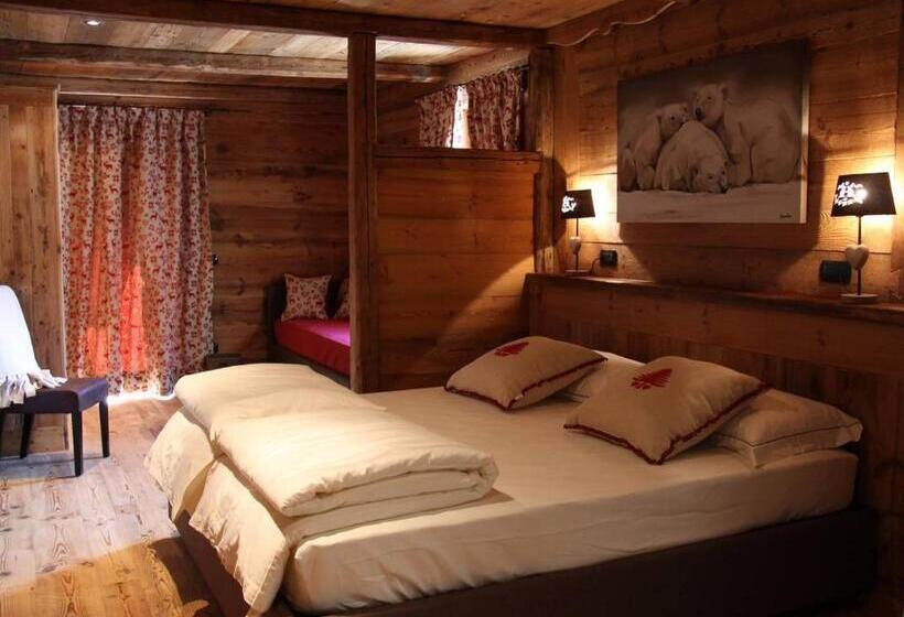 Standard Triple Room with Terrace, Les Trompeurs Chez Odette