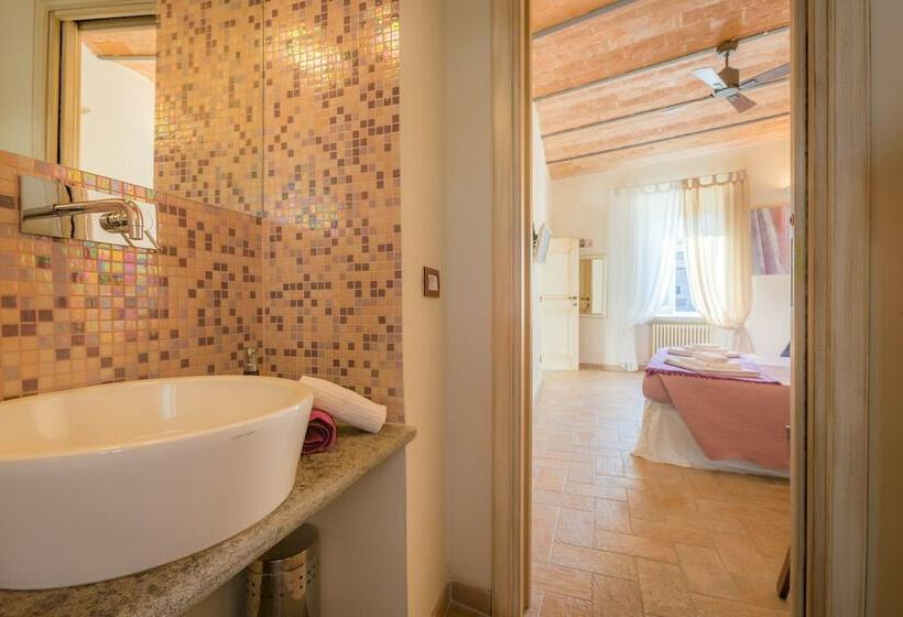 اتاق لوکس, Viterbo Antica   Centro Storico