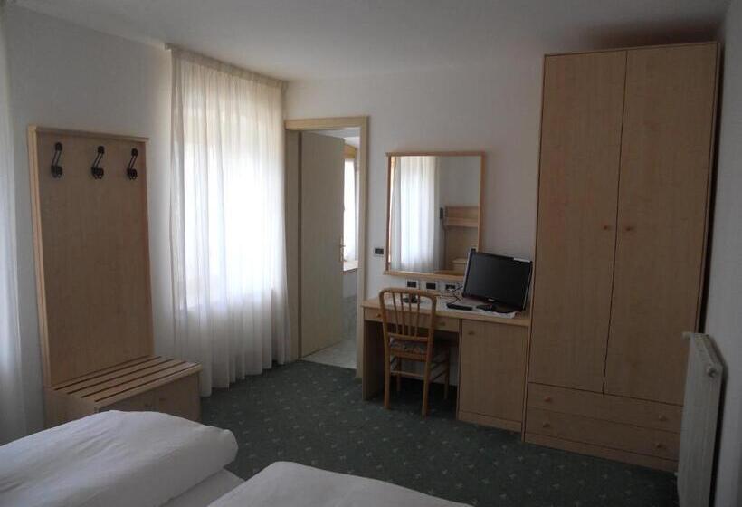 اتاق استاندارد سه نفره, Albergo Alpino