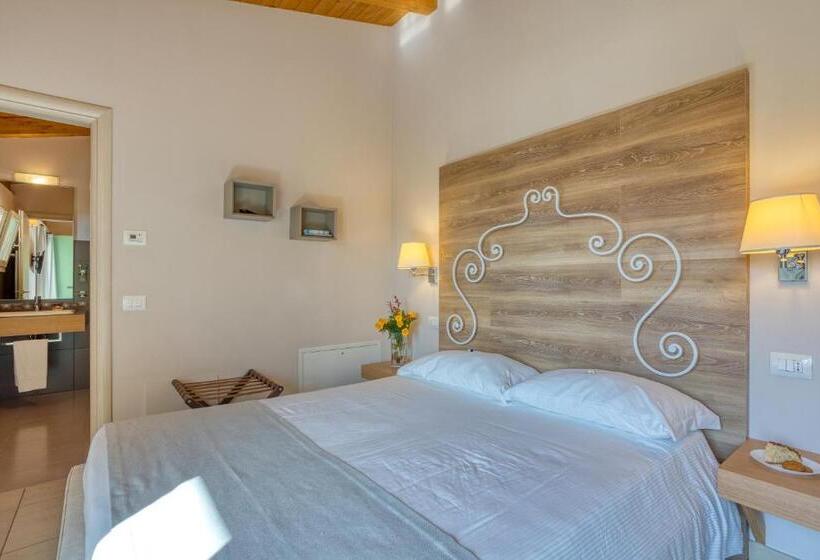 اتاق استاندارد با چشم‌انداز استخر, Agriturismo Corte Aurea