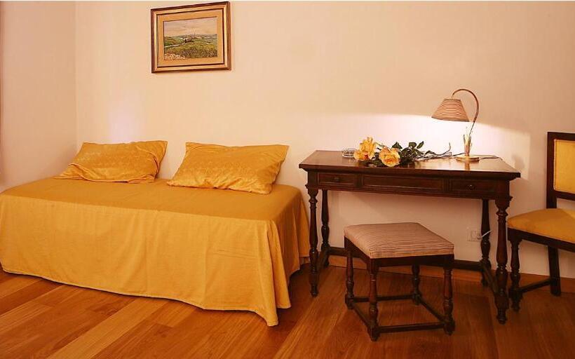 اتاق کلاسیک سه تخته, Casacenti B&b