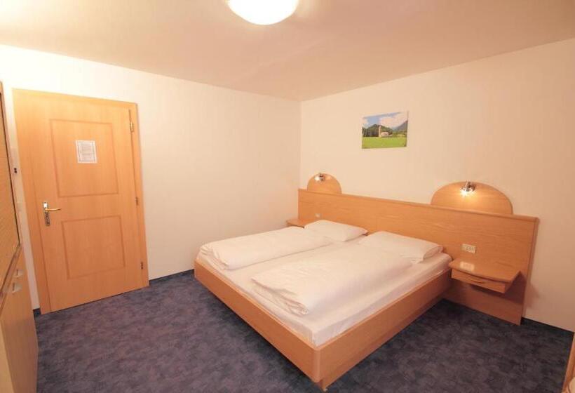 Номер Стандарт Трехместный, Pension & Residence Astoria