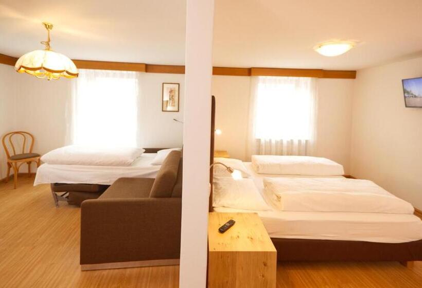 Номер Стандарт Трехместный, Pension & Residence Astoria