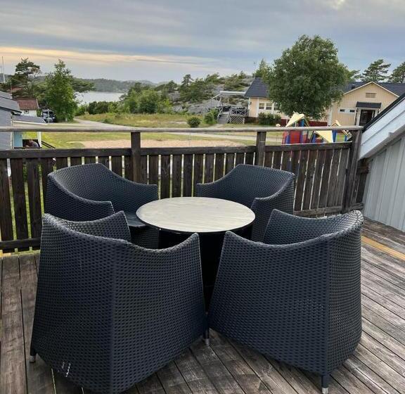 带1个卧室的带阳台的公寓, Källviken Semesterby