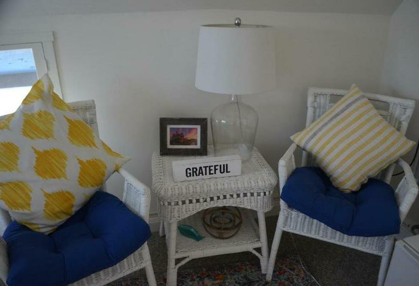 Номер Стандарт, Narragansett House