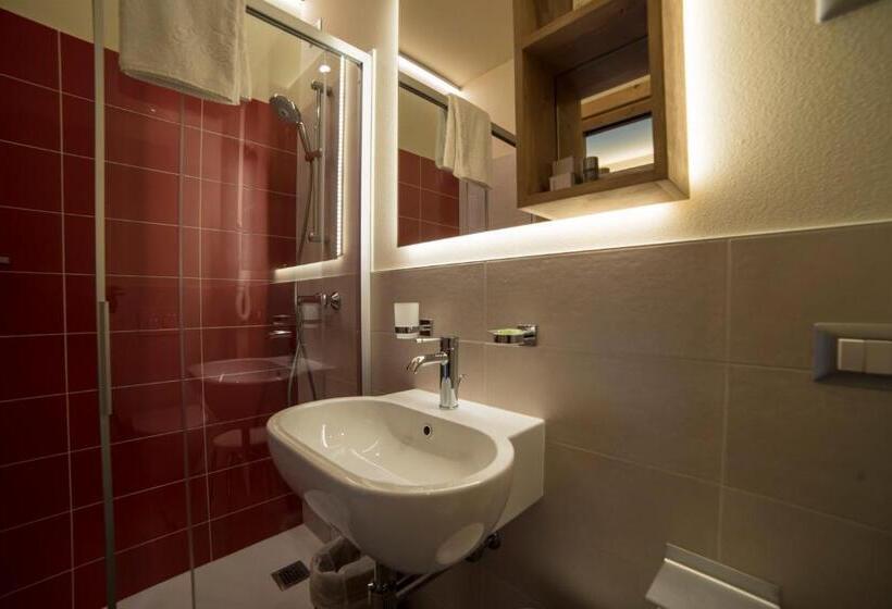 غرفة قياسية, Terme