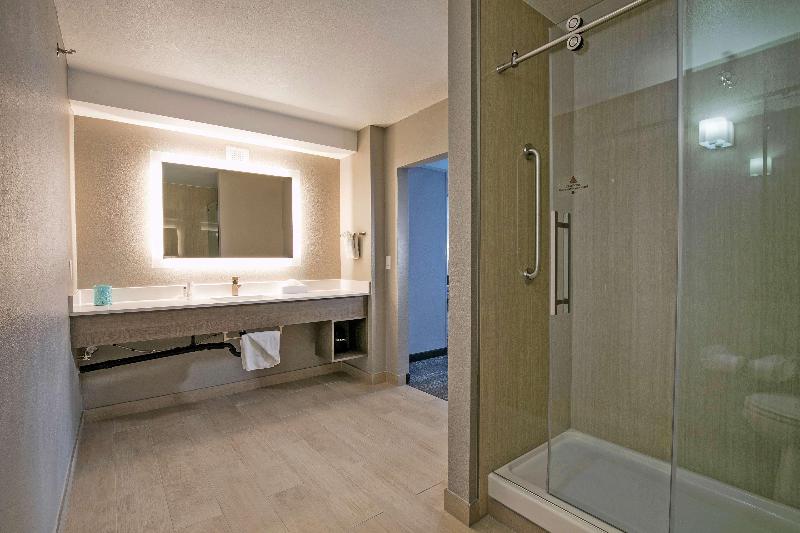 适合残疾人士使用的套间, Holiday Inn Express And Suites South Hill, An Ihg