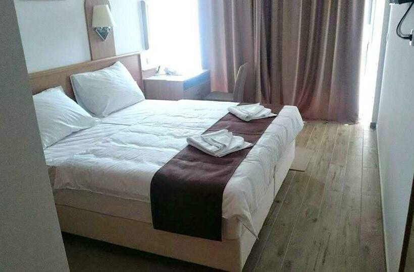 اتاق لوکس با چشم‌انداز دریا, Villa Paradiso 2