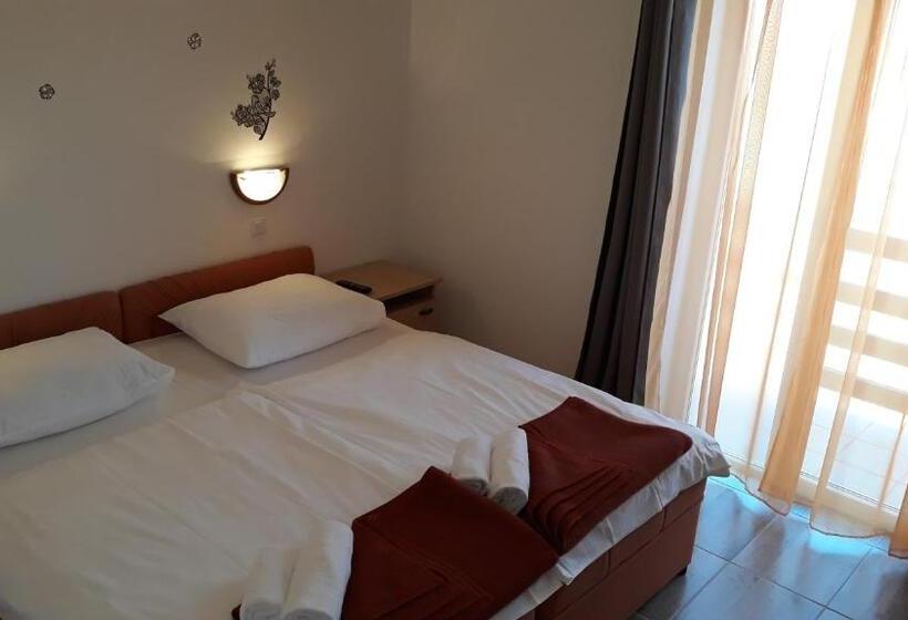 Camera Standard con Balcone, Pansion Maria