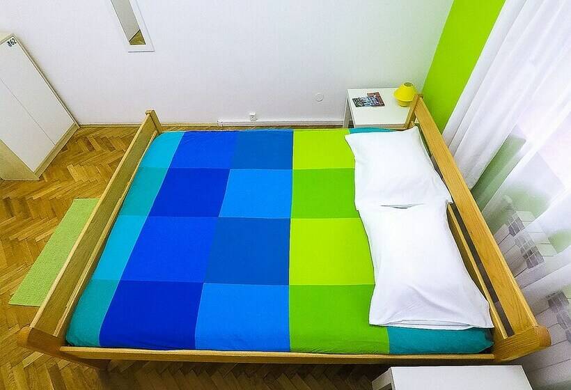 带共用浴室的标准房间, Whole Wide World Hostel