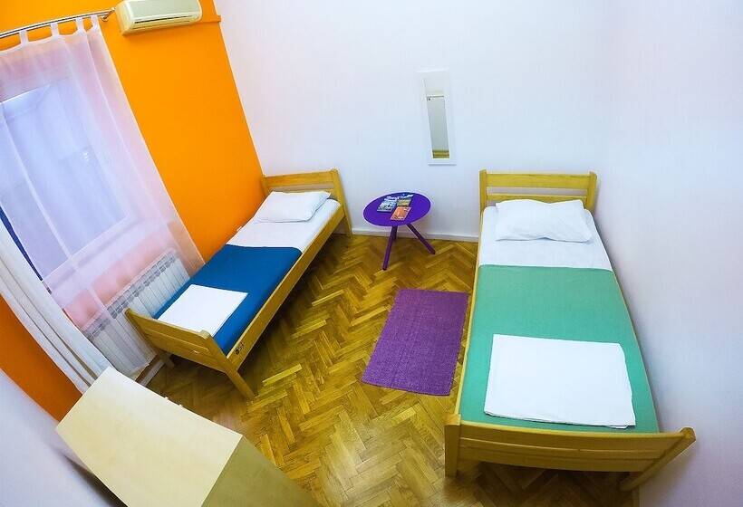 带共用浴室的标准房间, Whole Wide World Hostel