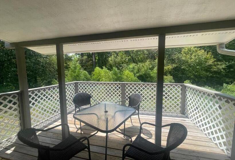 Люкс 2 Спальни, Stagecoach Inn Woodville