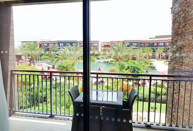 اتاق سوپریور با چشم‌انداز استخر, Hilton Cabo Verde Sal Resort