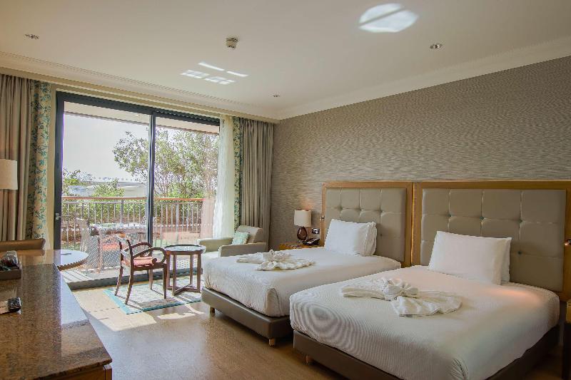 اتاق سوپریور با چشم‌انداز استخر, Hilton Cabo Verde Sal Resort