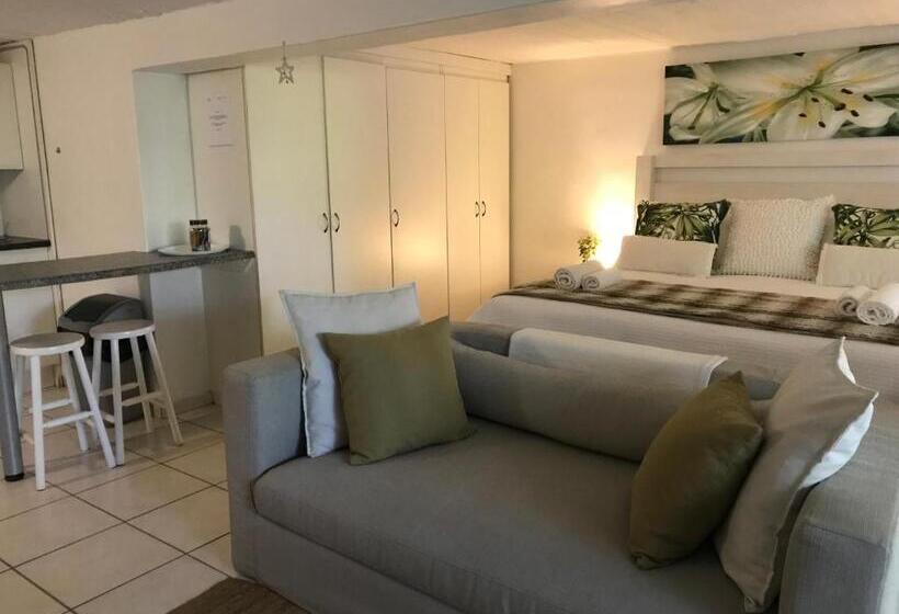 스탠다드 스튜디오 킹침대, Beach Forest Lodge