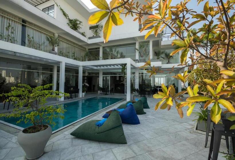 سوییت جونیور با چشم‌انداز شهر, Danang Boutique