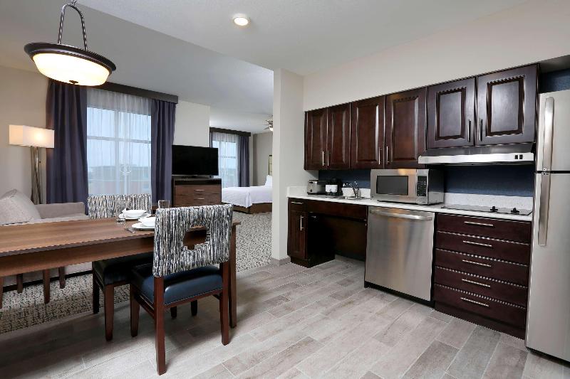 带大床的标准工作室, Homewood Suites By Hilton West Fargo Sanford Medical Center