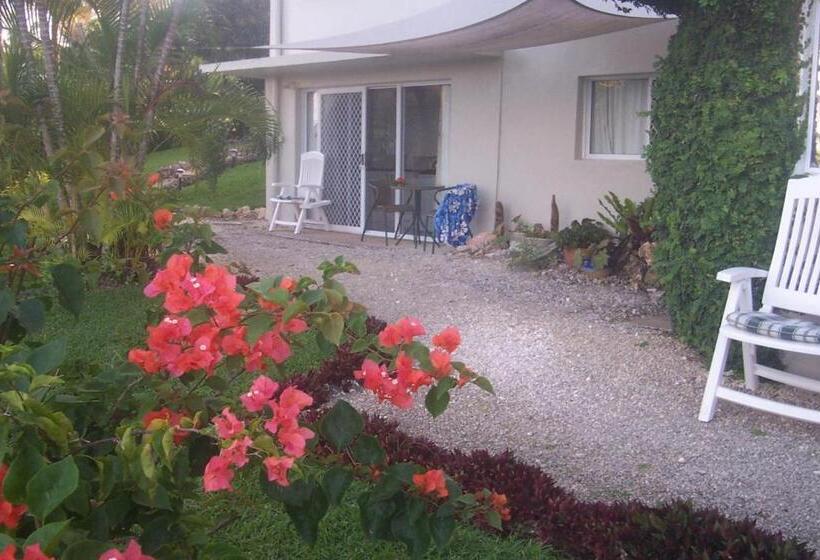 Standard studio with lake view, Seachange Lodge