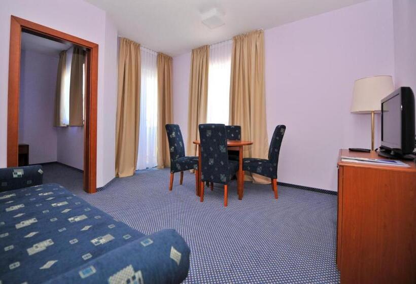 2 Bedrooms Suite Sea View, Villa Kastel