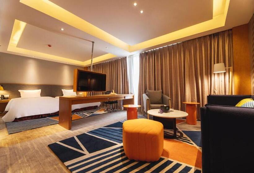 Люкс с Балконом, Holiday Inn Express Daocheng Yading By Ihg