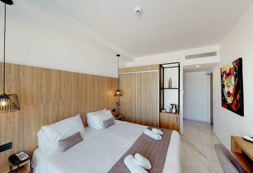 Номер Superior Вид на Море, The Blue Ivy Hotel & Suites