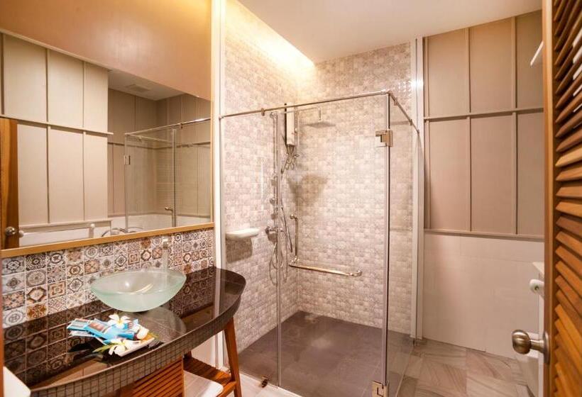 اتاق لوکس با چشم‌انداز دریا, Baan Rim Ao