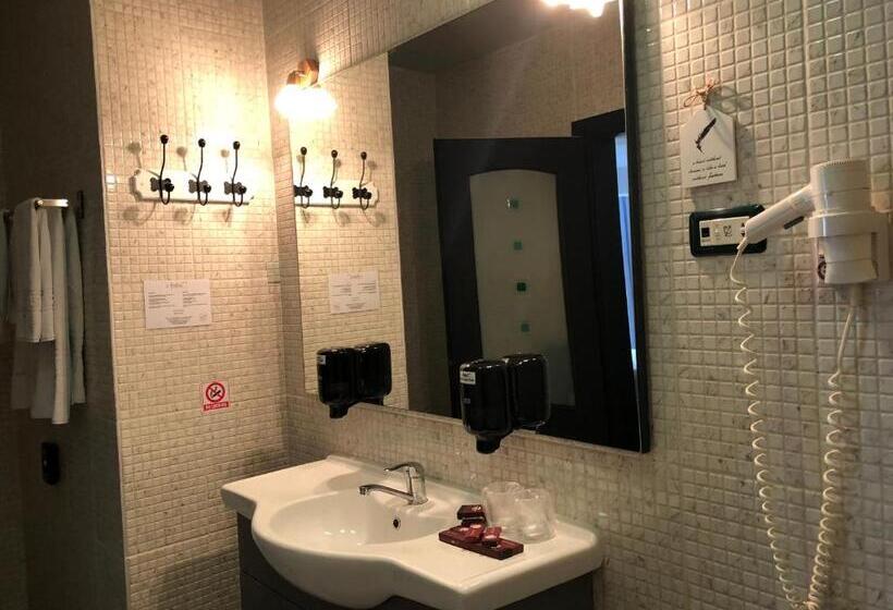 Номер Deluxe, Ambra Boutique Hotel & Bistro