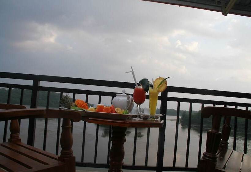 اتاق لوکس سه تخته, Sanu Lagoon Resort & Spa