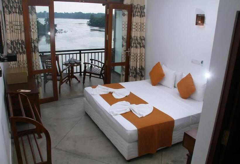 اتاق لوکس سه تخته, Sanu Lagoon Resort & Spa