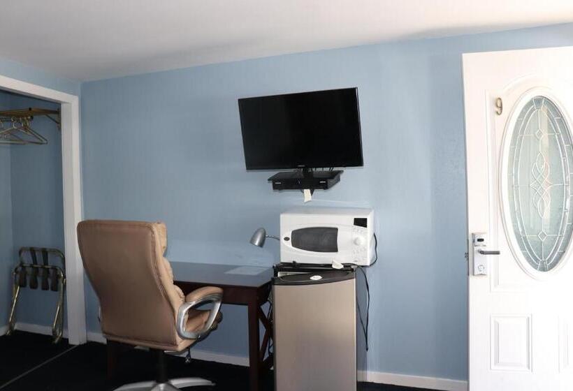 Трехместный Номер Базовый, Hitching Post Country Motel