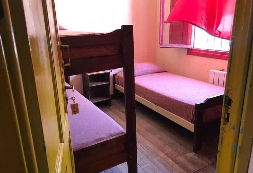 Номер Стандарт Трехместный, Hostel Casagrande   Adults Only