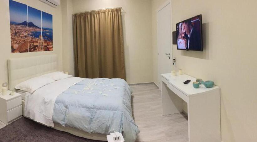 اتاق استاندارد, Morra's Home