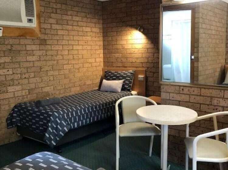 Семейный Номер, Muswellbrook Motor Inn