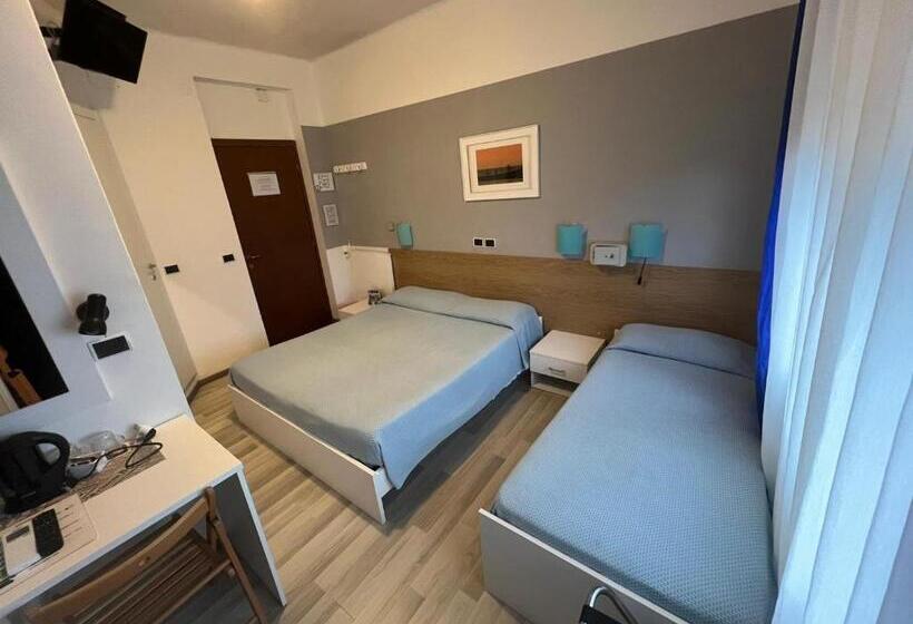 バルコニー付きスタンダードトリプルルーム, Albergo La Marinella
