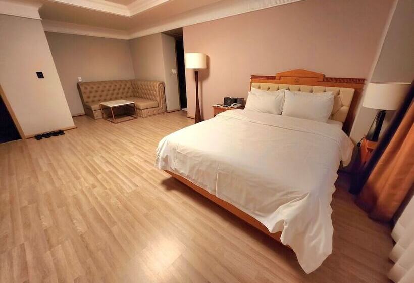 Номер Deluxe, Gwangju Empire