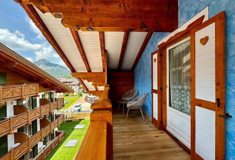 Standard Szoba Erkéllyel, B&b Cèsa Planber Mountain View Ski In Ski Out